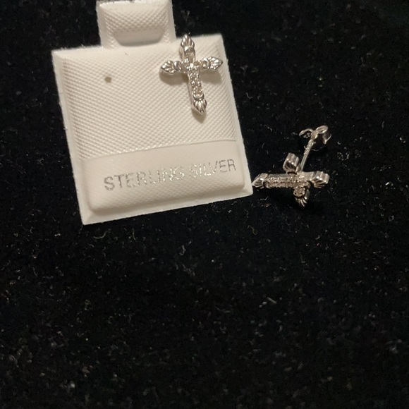 925 Sterling Silver stud Earrings - Picture 3 of 3